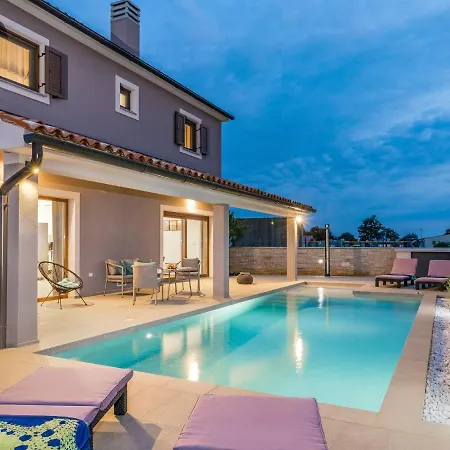 Beautifull With Private Pool *