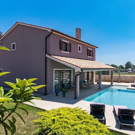 Beautifull With Private Pool *